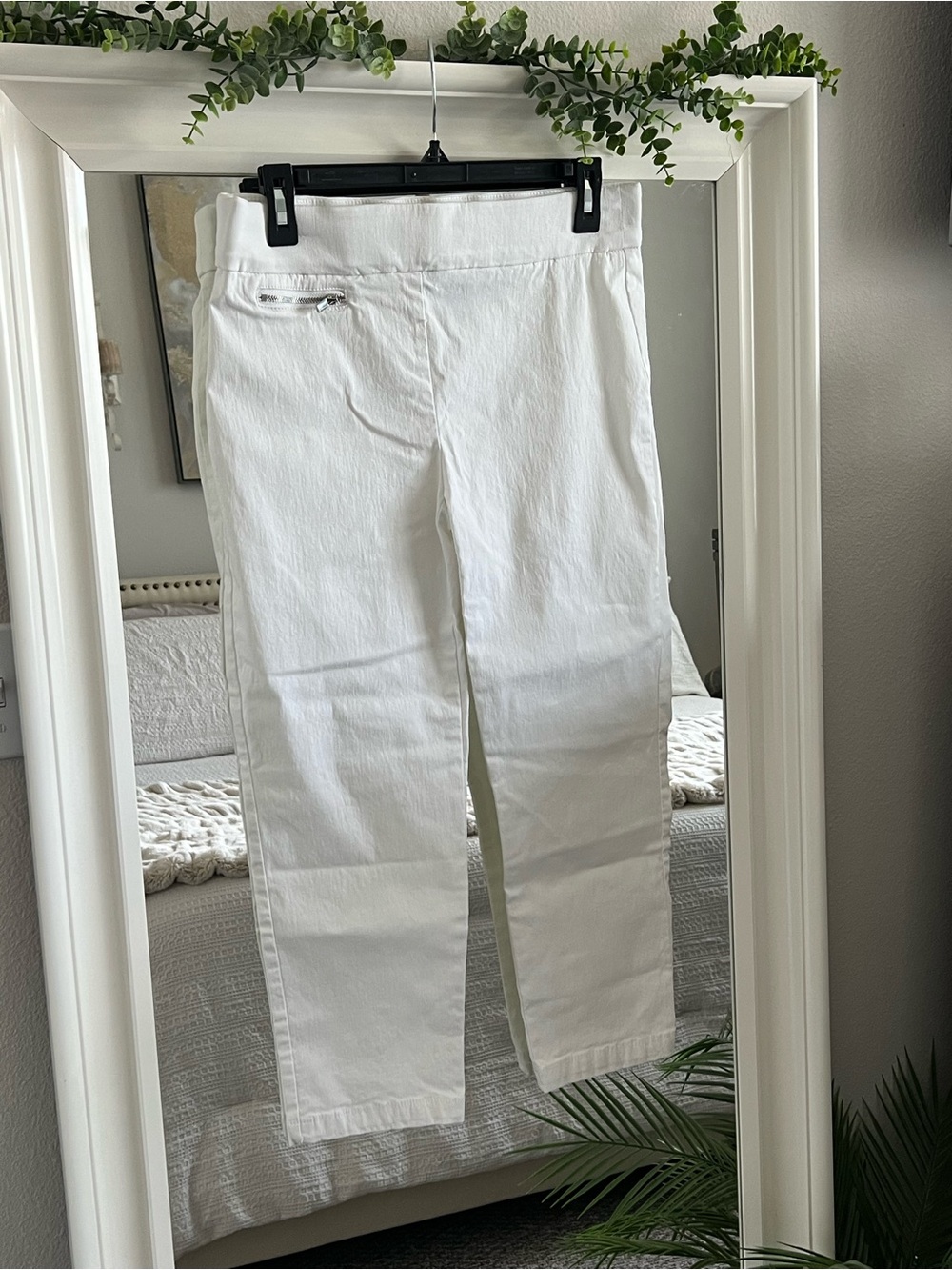 Nue Options White Capri Pants